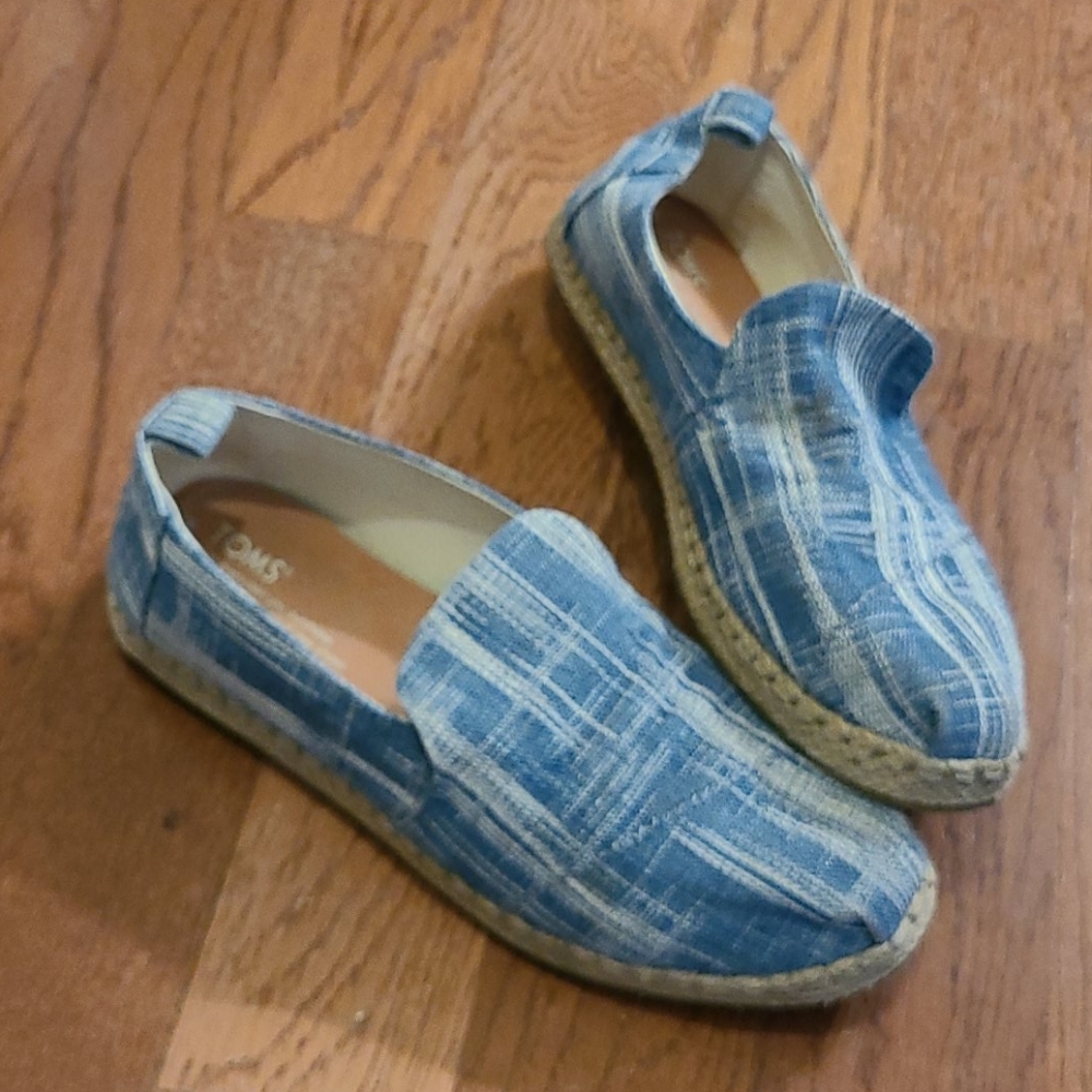 Toms slip on size 7.5